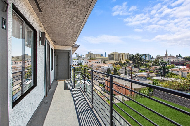 Foto del edificio - 230 S. Carondelet St.