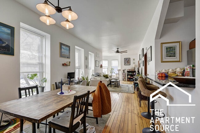 Building Photo - 2732 W Chicago Ave