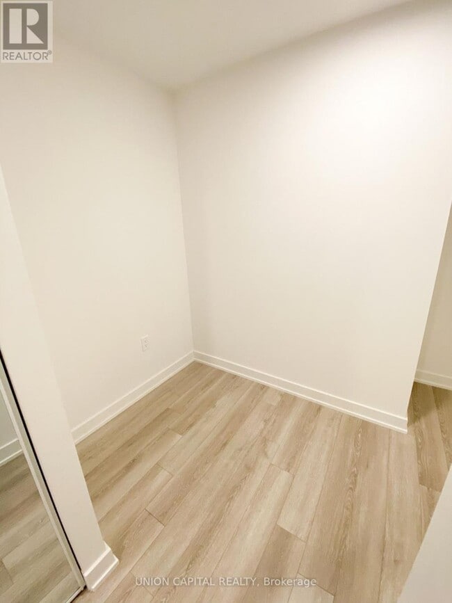 Building Photo - 238 Simcoe St