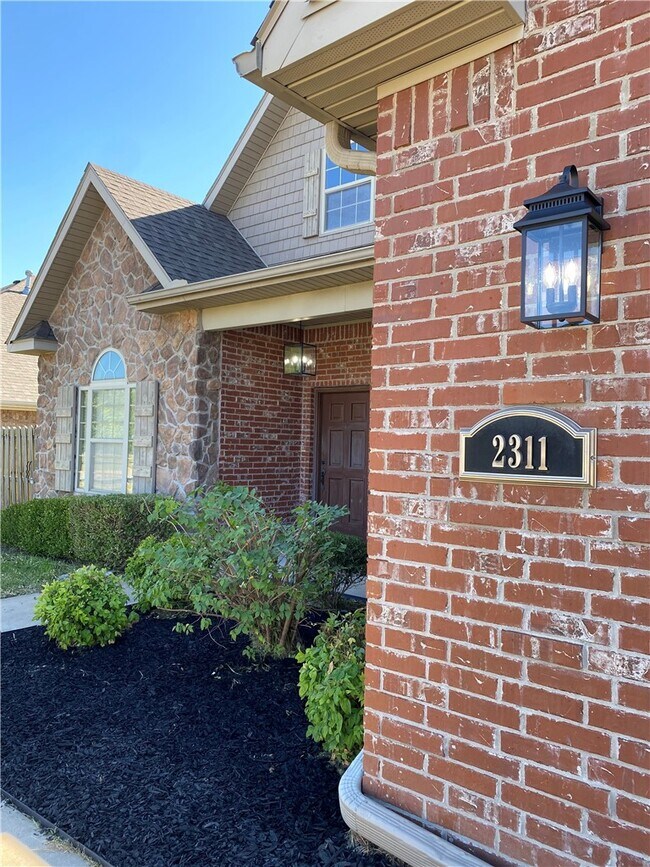 Foto del edificio - 2311 N Cornwall Ave