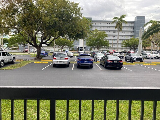 Foto del edificio - 1301 NE 7th St