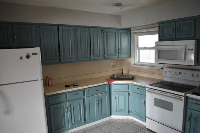 Building Photo - 85 Cedar Dr