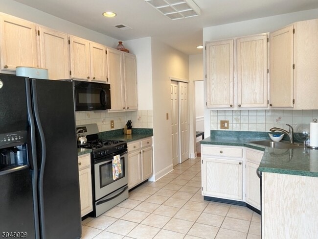 Foto del edificio - 4 Cummington Ln