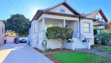 Building Photo - 2128 San Antonio Ave