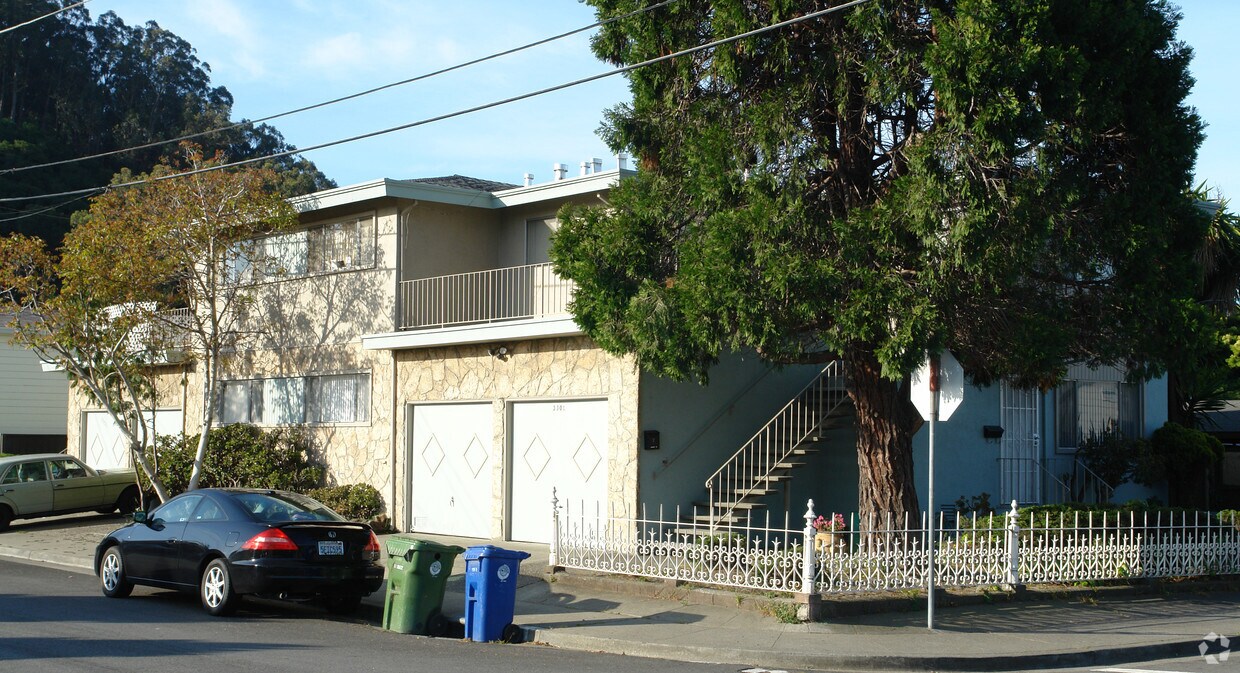 Foto del edificio - 3301 Belmont Ave