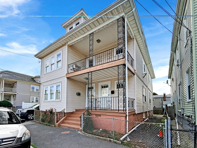 Building Photo - 36 Temple St