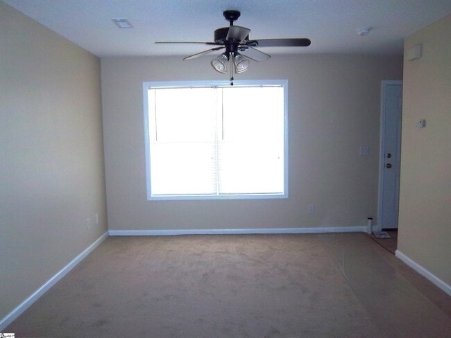 Foto del edificio - 232 Springfield Cir