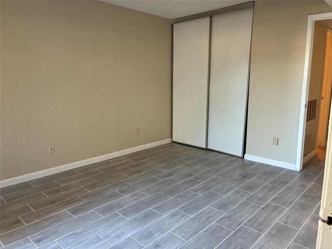 Building Photo - 11917 Bob White Dr