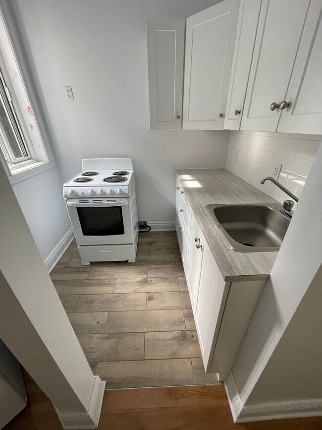 Building Photo - 3441 Rue Jeanne-Mance