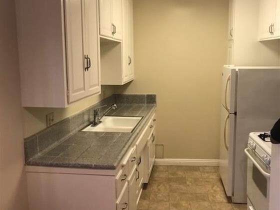 Building Photo - 414 S Rose