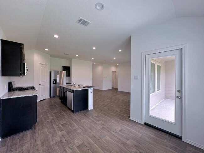 Foto del edificio - 21395 Owl Rd