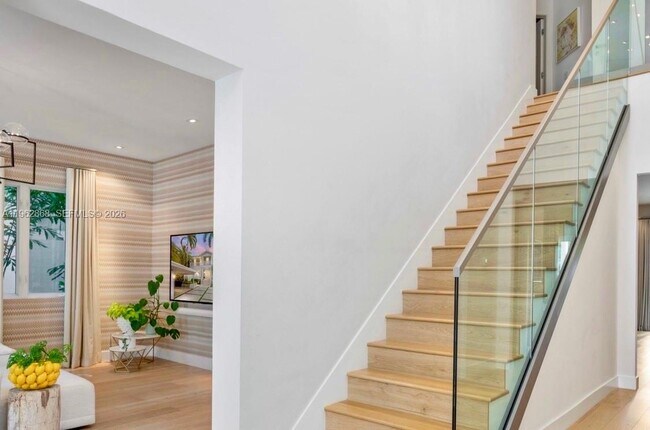 Foto del edificio - 745 NE 77th St