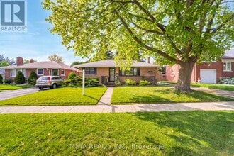 Building Photo - 4 Greenview St