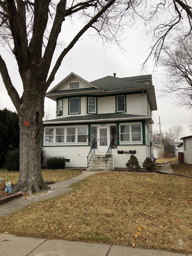 1009 Spring St Unit Apt 1, Grinnell, IA 50112 1009 Spring St Grinnell, IA Apartments for