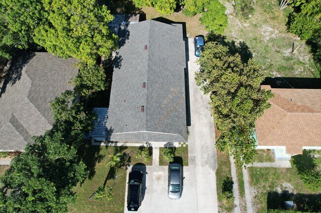 Building Photo - 253 Silver Beach Rd