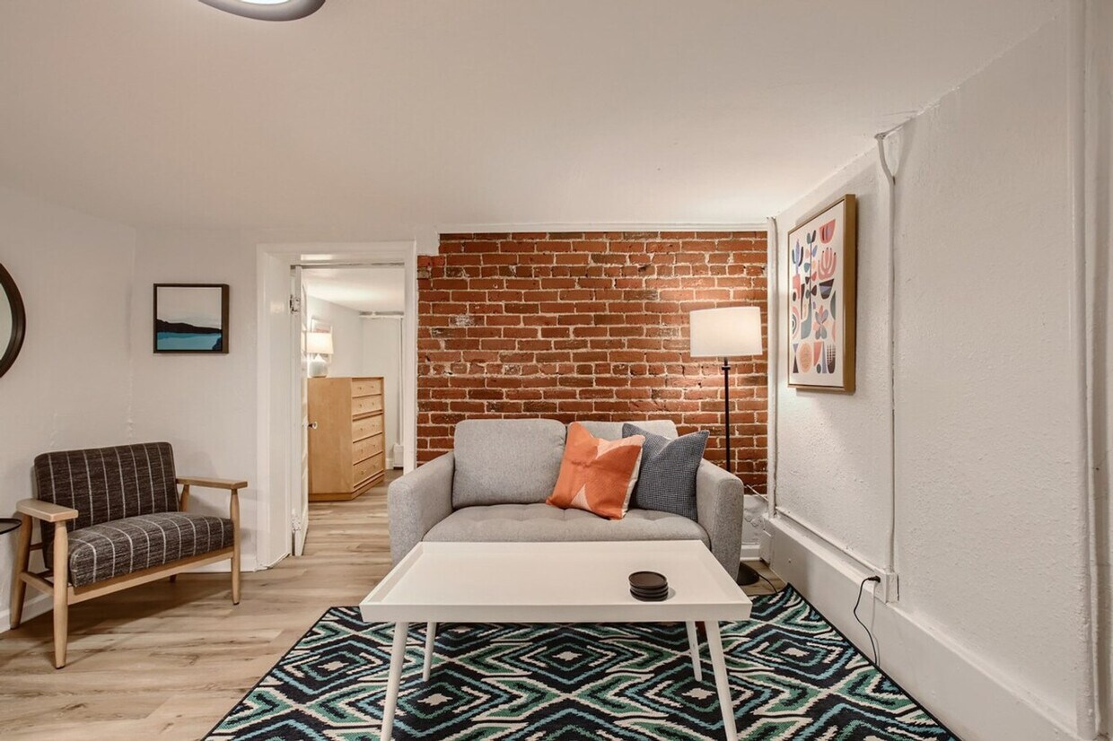 Foto principal - 2639 E 12th Ave