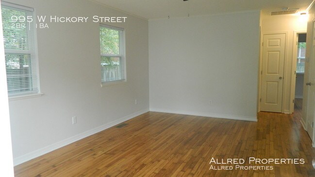 Building Photo - 995 Hickory