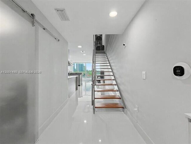 Foto del edificio - 2950 NE 188th St