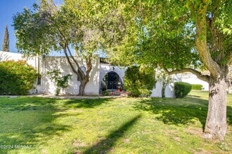 Building Photo - 667 W Las Lomitas Rd