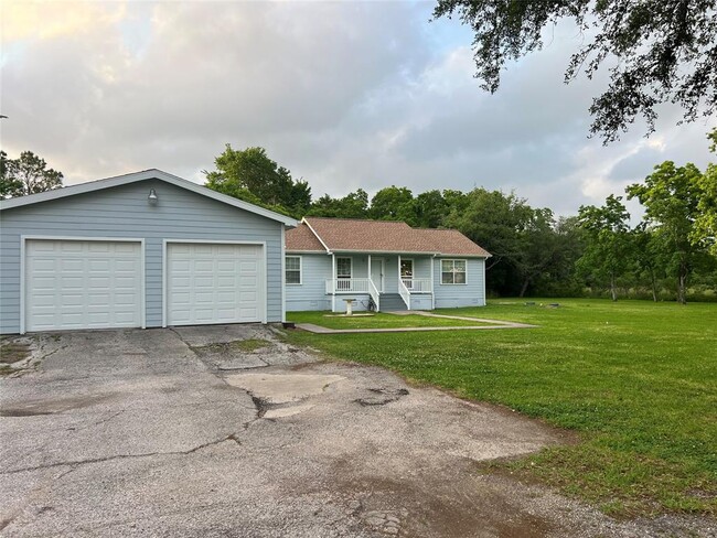 Building Photo - 216 FM 646 Rd