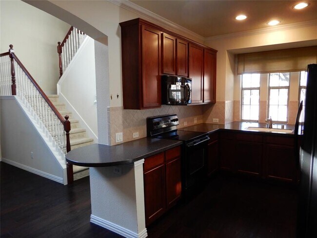 Building Photo - 1704 Estacado Dr