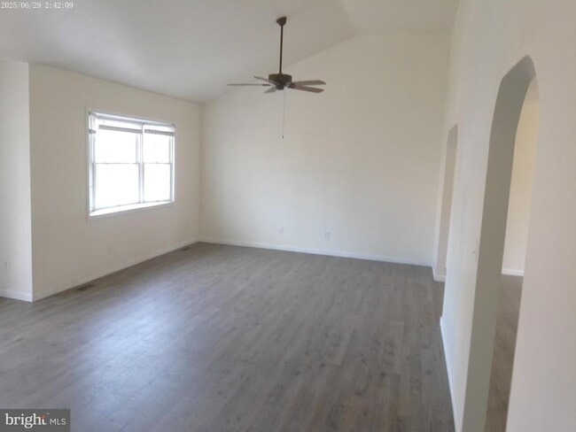 Building Photo - 227 Bayberry St