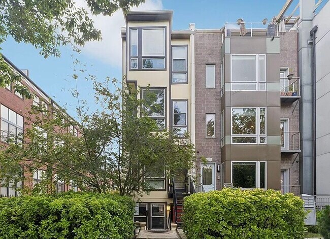 Building Photo - 2212 11th St NW