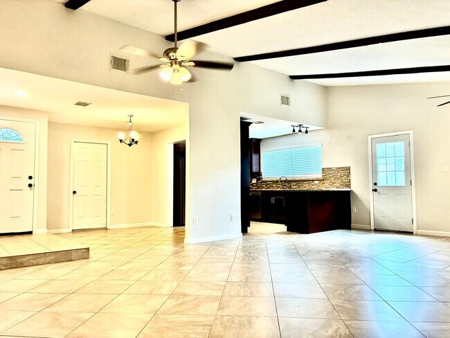 Building Photo - 16927 Hibiscus Ln