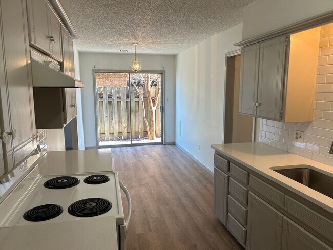 Foto del edificio - Charming 2-Bedroom / 2-Bathroom Home!