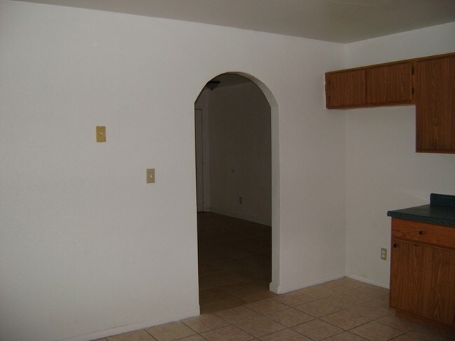  - 1090 S Quartzite Ave