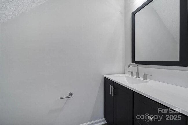 Building Photo - Fully Remodeled | 2BR/1.5BA Condo | Willow...