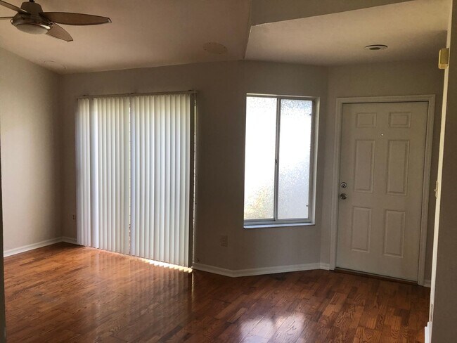 Building Photo - Call today to see!