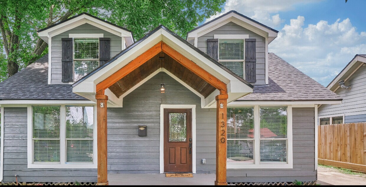 Foto principal - 1320 Bragg St