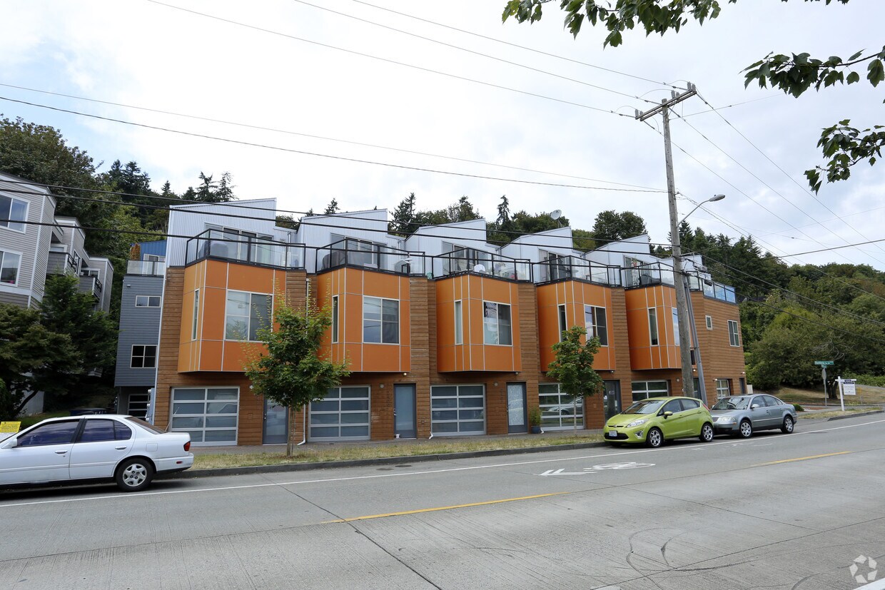 Building Photo - 2371-2383 Harbor Ave SW