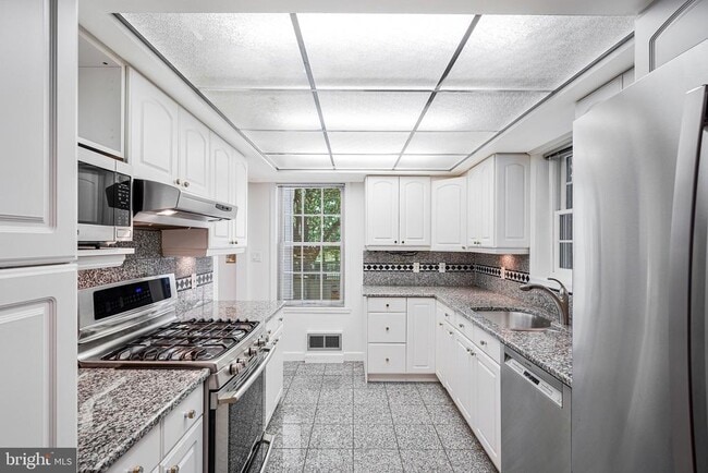 Building Photo - 4401 Davenport St NW