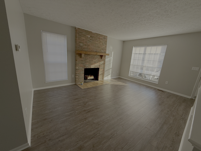 Spacious living room with lots of natural light - 7778 Willowcove Ct