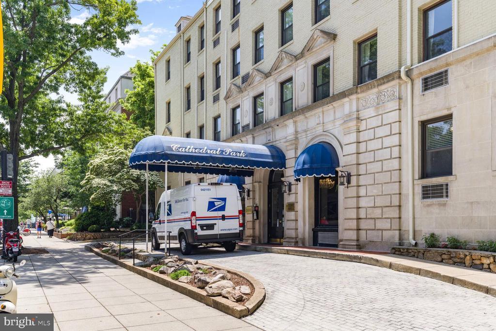 Foto principal - 3100 Connecticut Ave NW