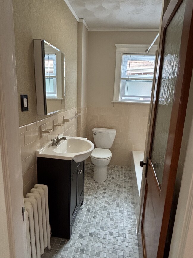 Tiled bathroom - 23 Prospect St