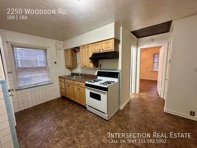 Building Photo - Renovated 1 Bed/1Bath Overland Duplex Apt ...