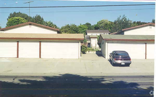 Primary Photo - 2604-2606 Aviation Blvd
