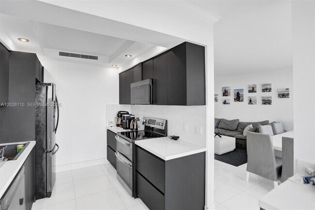 Foto del edificio - 2000 Island Blvd