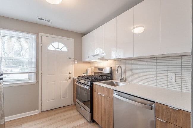 Building Photo - 1 bedroom | 1 bath - NEW RENOVATION Magnol...
