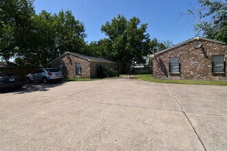 Building Photo - 220 Westward Ave