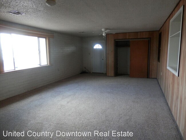 Building Photo - 2 br, 1 bath House - 2115 Hermanas Grade