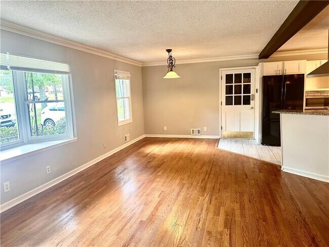 Foto del edificio - 2805 Pine Hill Dr