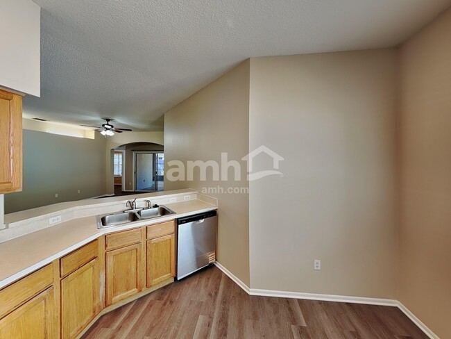 Building Photo - 89 Knights Hollow Dr