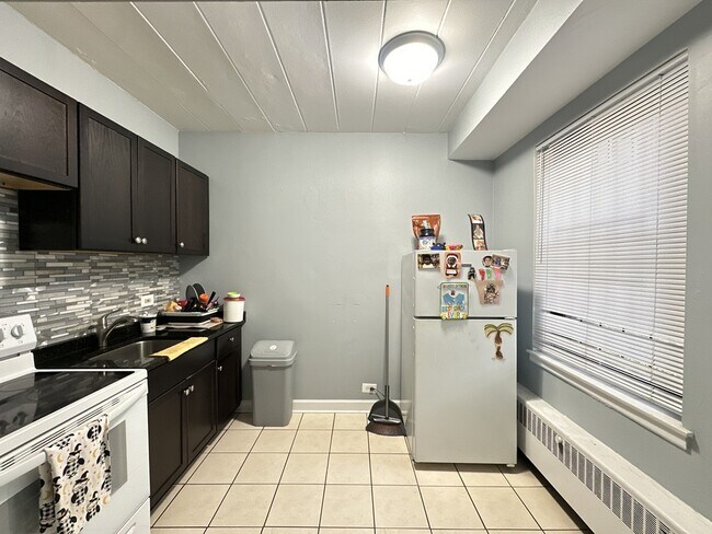 Foto del edificio - 1360 W Touhy Ave