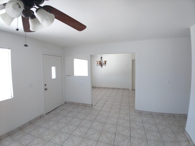Foto del edificio - 91670 4th St