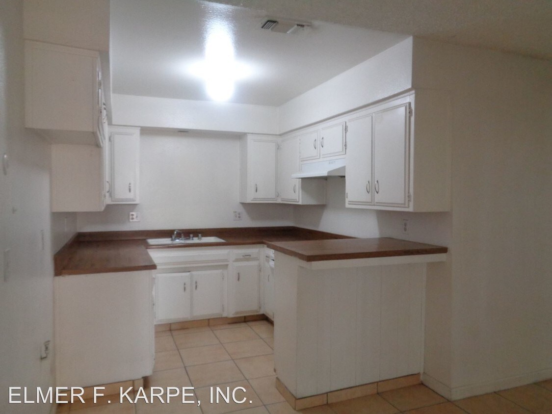 Foto del edificio - 7804 N LAURELGLEN Blvd