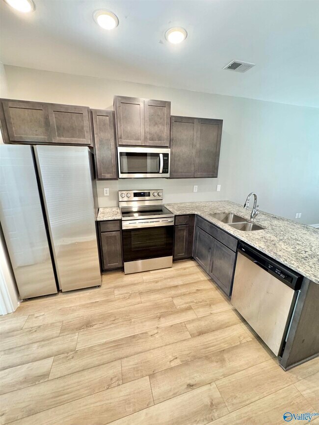 Foto del edificio - 422 Falls Pointe